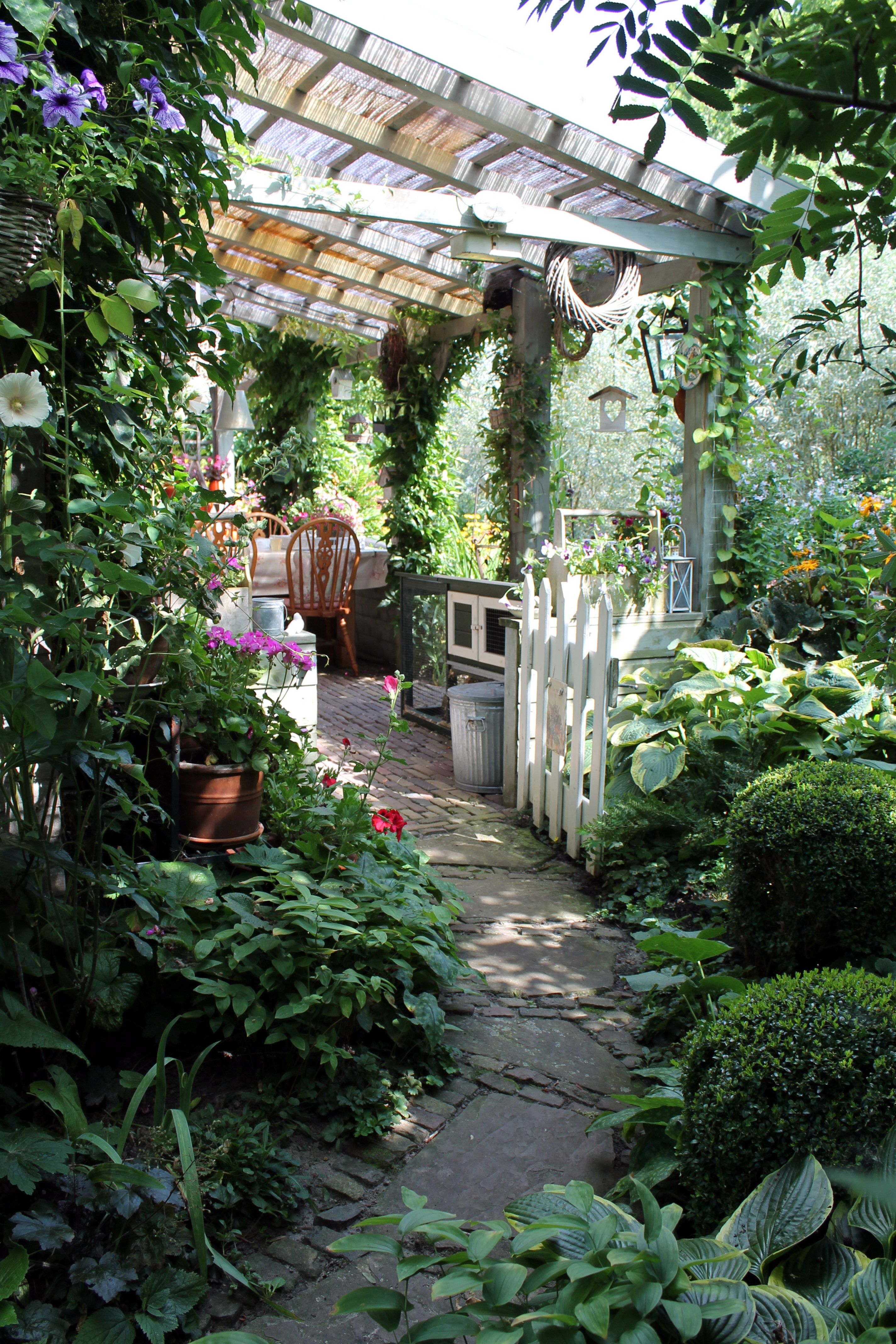 READING GARDEN